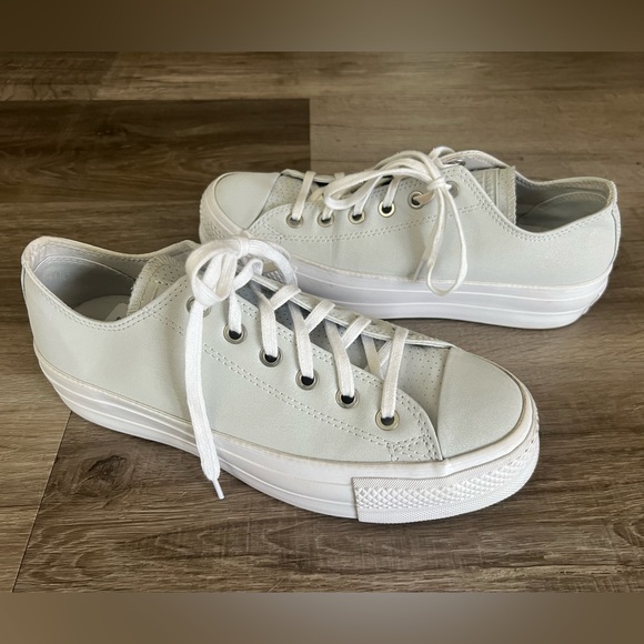 Chuck Taylor All Star Converse White Platform Sneaker Leather Low Top 9 - Picture 2 of 9